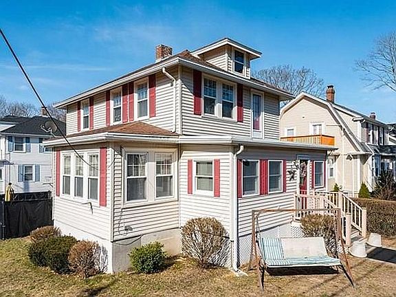 2nd image of 555 Newport Ave