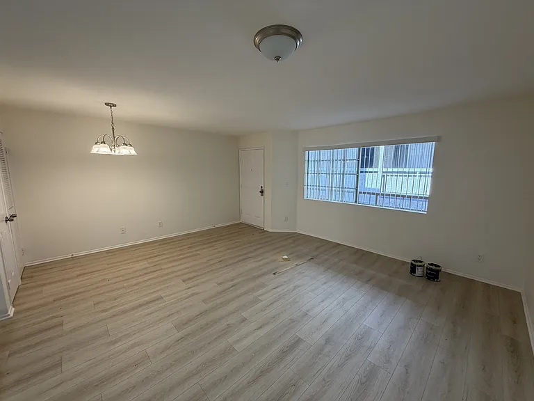 1051 E Spazier Ave #B — Photo 6