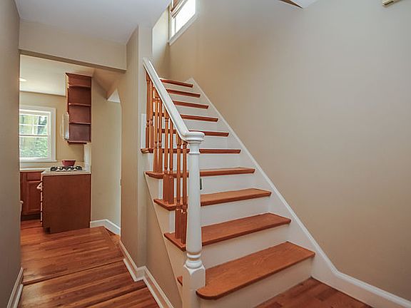 2nd image of 5939 W Touhy Ave