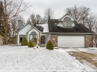 8204 Meadow Hills Dr, Fort Wayne, IN 46835