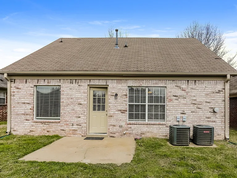 9913 Vista Ridge Dr — Photo 17