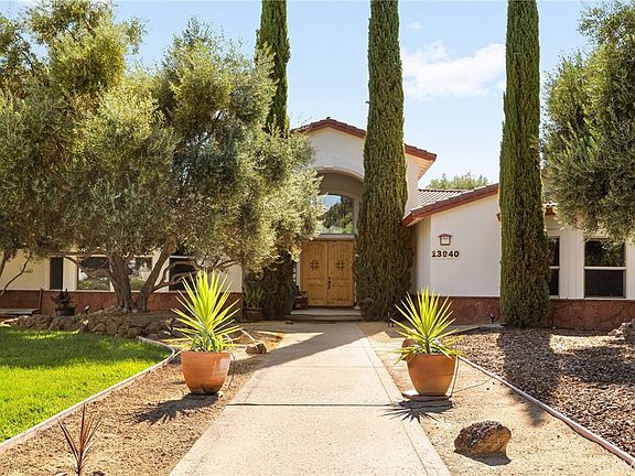 2nd image of 13940 Lindbergh Cir