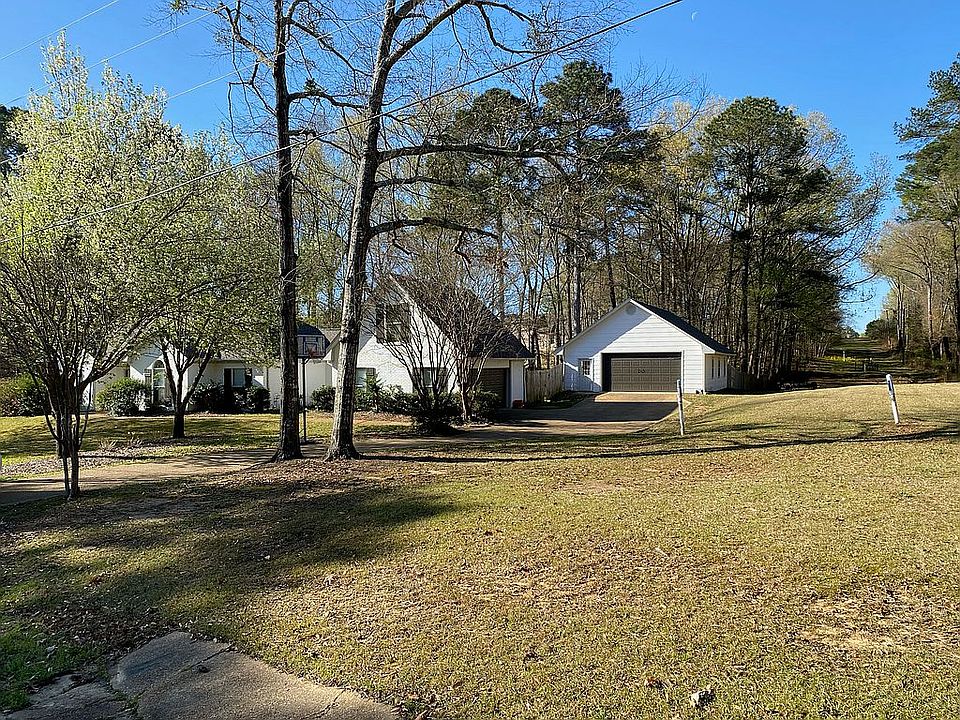 1st image of 142 Bridlewood Dr
