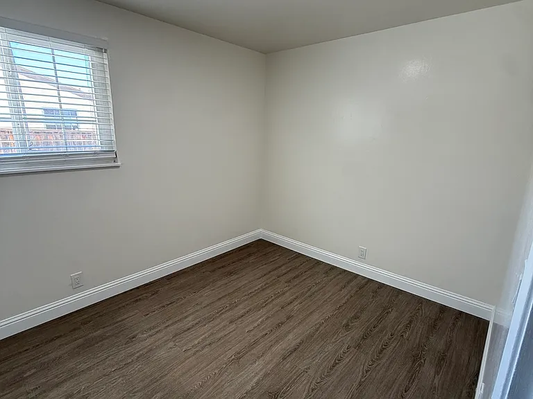 4765 Serra Ave — Photo 27