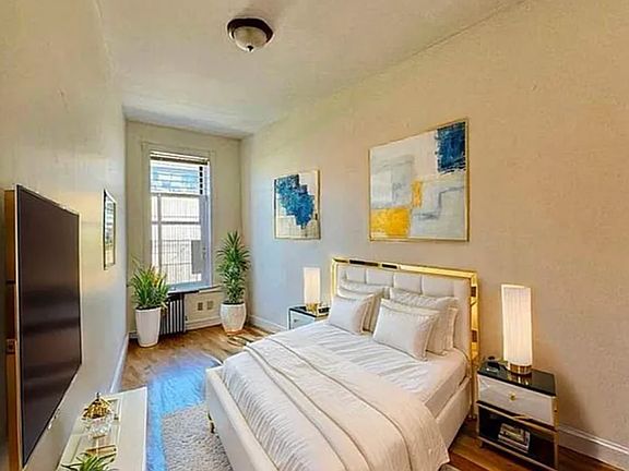 2nd image of 426 W 47th St APT 3A