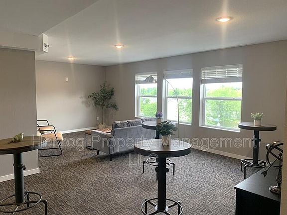 5th image of 601 17th Ave SW APT 104