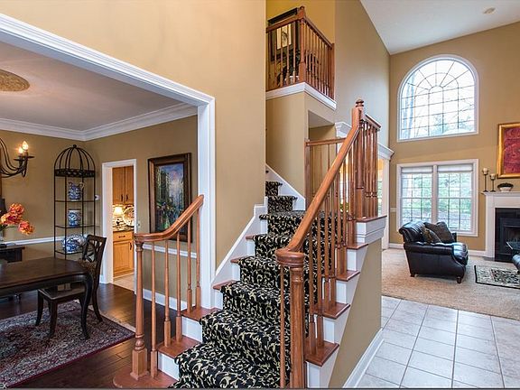 2nd image of 3119 Excalibur Ave