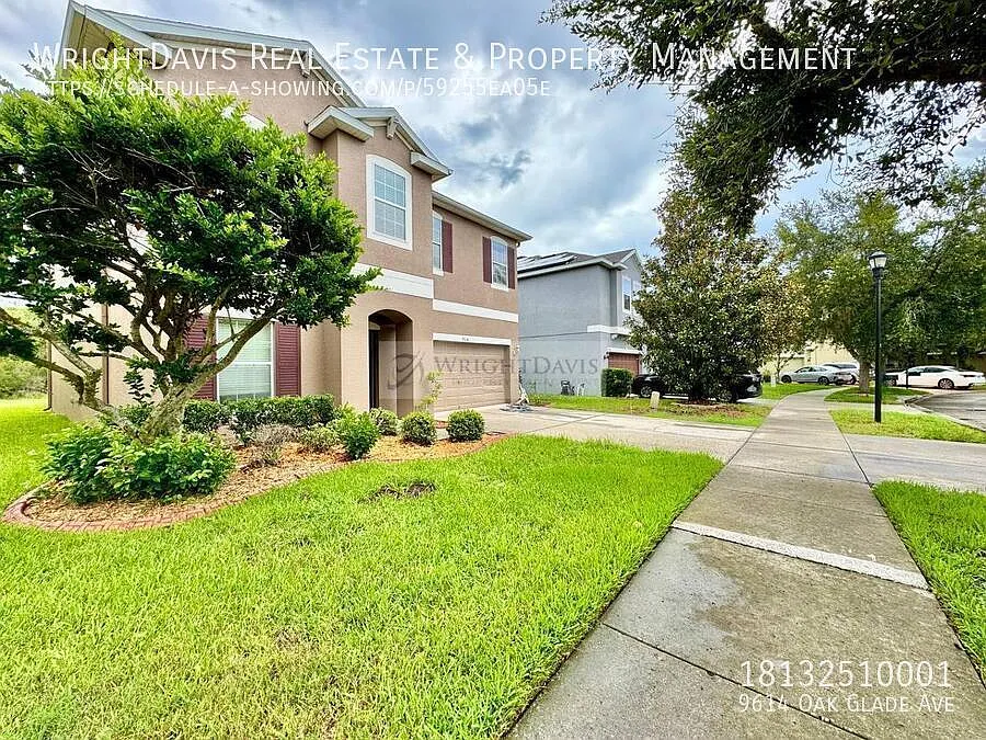 Beautiful 4/2.5 Townhome in Desirable Live Oak Community — Photo 3