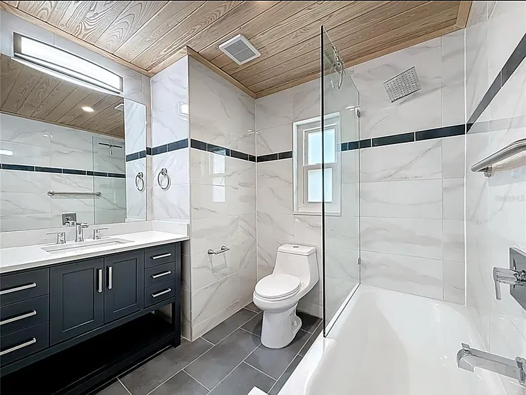 4291 Neptune Dr SE — Photo 8