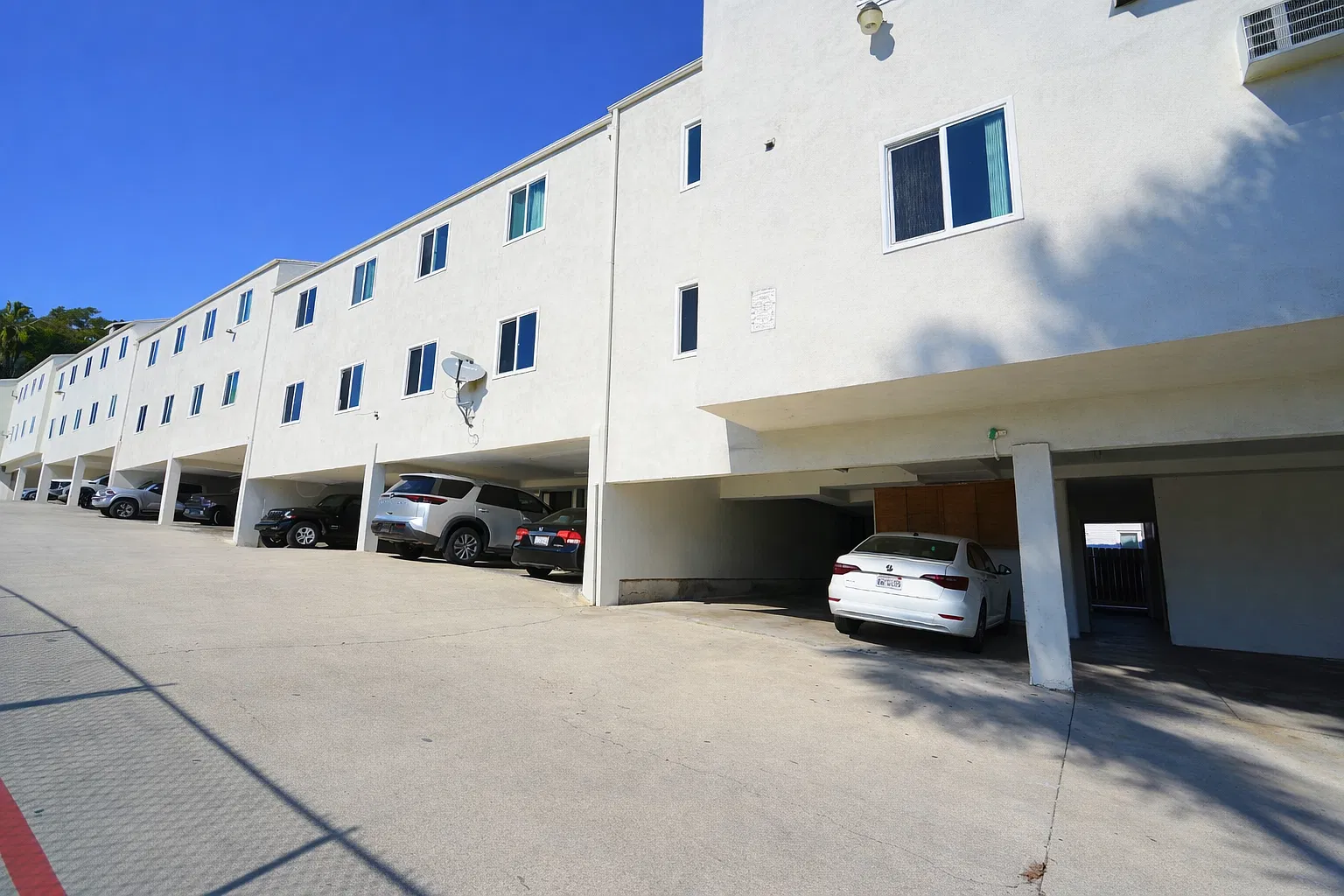 2 bed, 861 sqft, $2,095 — Photo 1