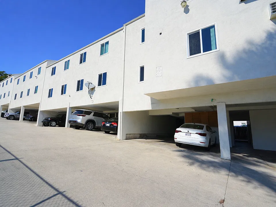 4571 N Figueroa St #10