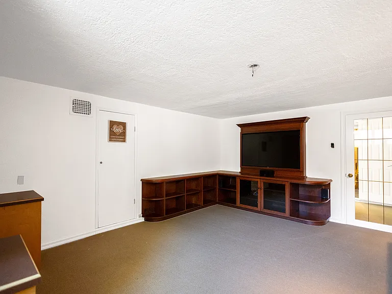 2226 Haywood Ave — Photo 12