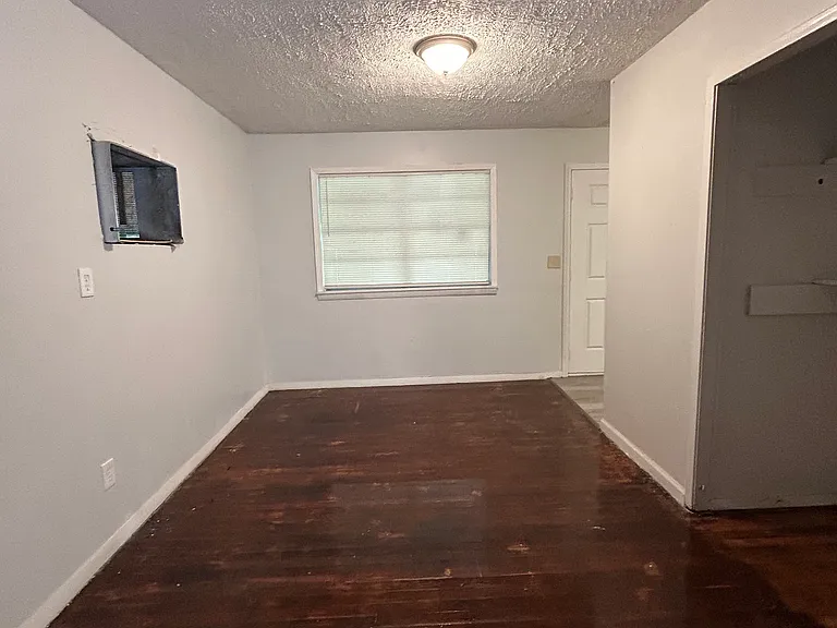 422 Oneida Ave — Photo 3