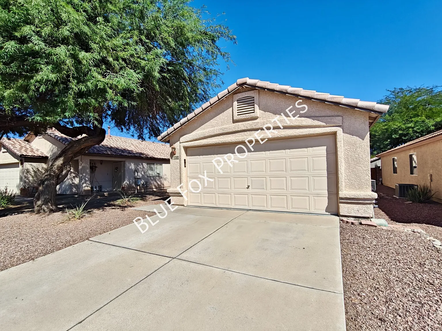 2302 W Silvergate Place — Photo 2