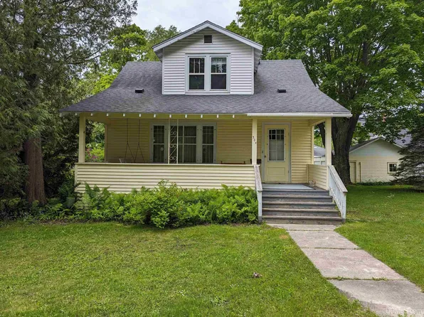 304 Terrace Ave, Manistique, MI 49854