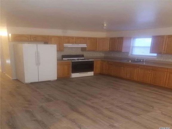 2nd image of 4 Johnson St