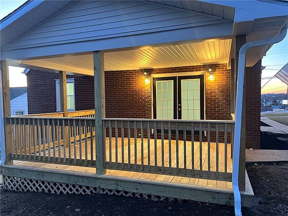 4th image of 1103 Summit Dr