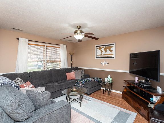 3rd image of 1298 Goldfinch Dr