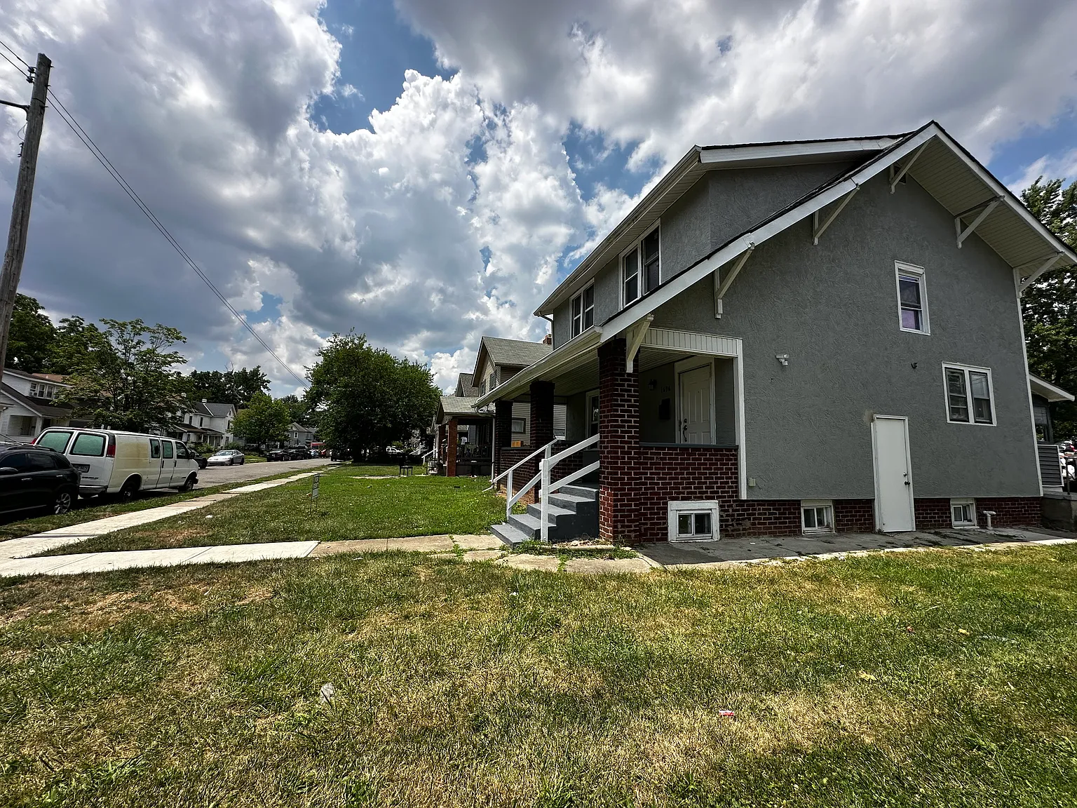 4 bed, 2.5 bath, 2200 sqft, $1,900 — Photo 2