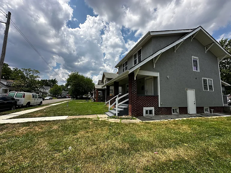 1696 Manchester Ave — Photo 2