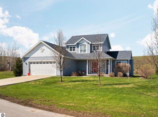 7031 Applewood Dr, Charlevoix, MI 49720