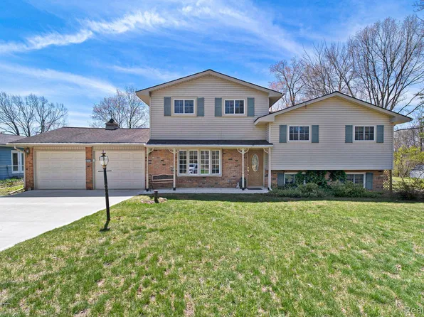 5265 Waldon Rd, Clarkston, MI 48348