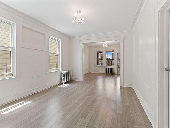 3rd image of 362 Myrtle Ave Floor 2