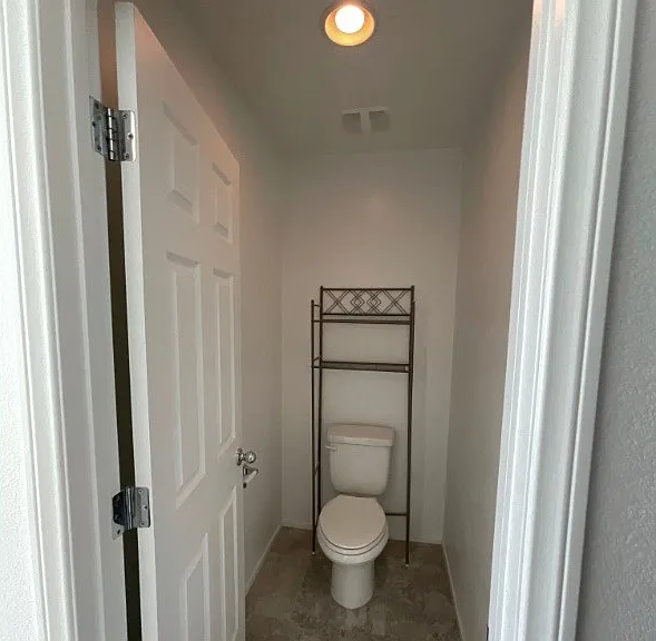 1051 Admiral Emblem St — Photo 15