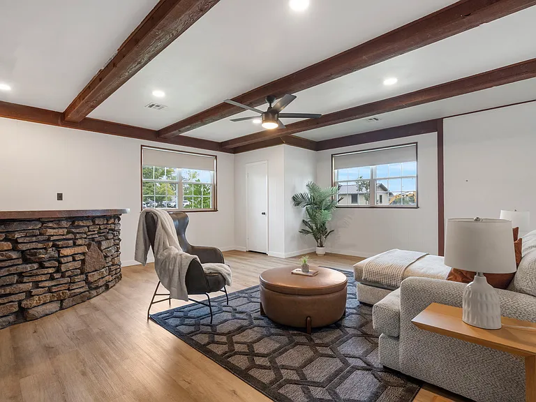 701 NW Ford Ln — Photo 16