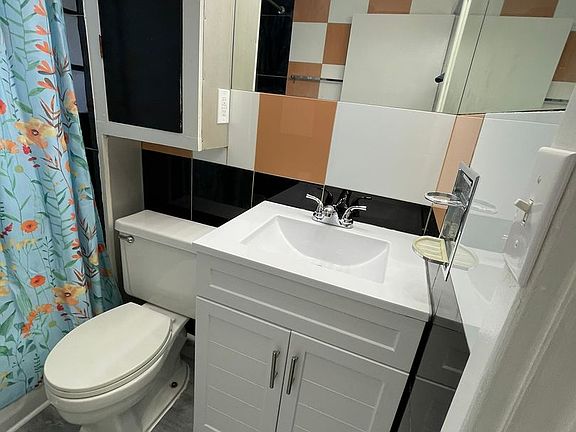 4th image of 3738 W 12th St #2
