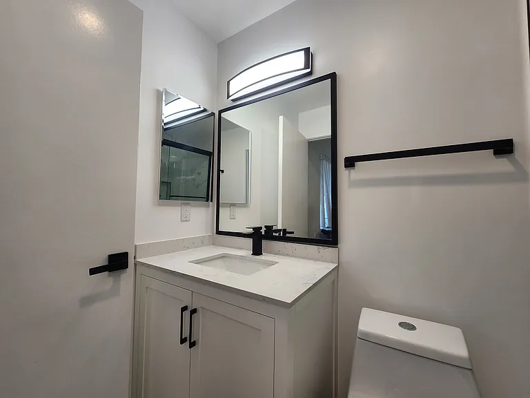 1118 N Kenmore Ave #2 — Photo 9