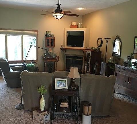 3rd image of 2411 Heritage Ln