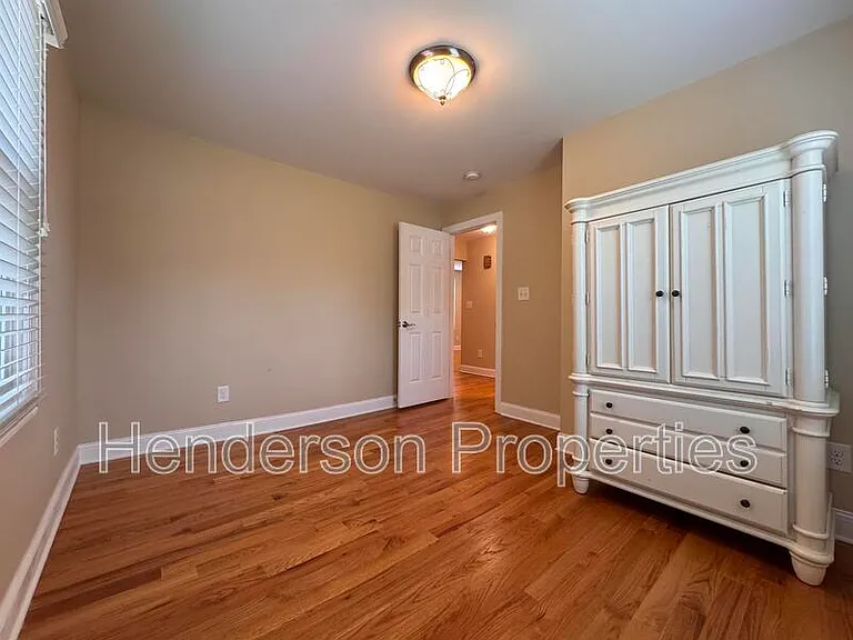 712 Hunter St — Photo 6