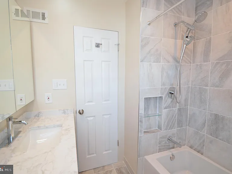 2441 N McKinley St — Photo 16