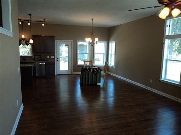 2nd image of 6821 Lacroix Dr