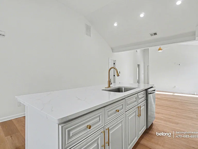 1017 Sparks St SW — Photo 8