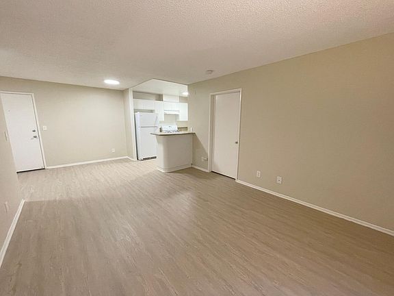 4th image of 411 S Berendo St APT 303