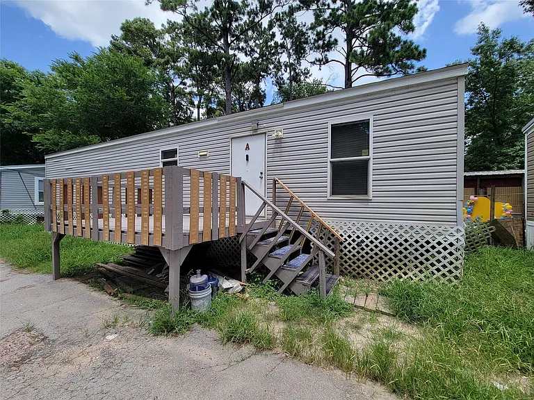 9203 Greens Rd #A — Photo 2