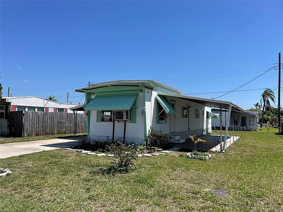 3rd image of 2128 Shady Cove Dr