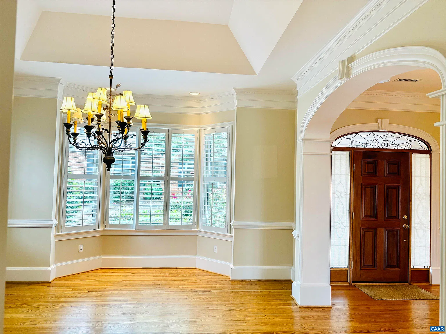 3 bed, 3.5 bath, 4311 sqft, $6,000 — Photo 3