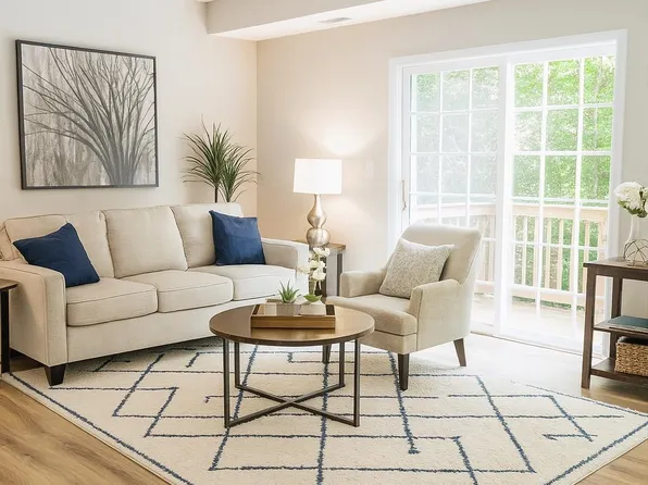 27 Clancy Dr, Dover, NH 03820