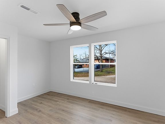 2nd image of 2303 Parkview Ave #201