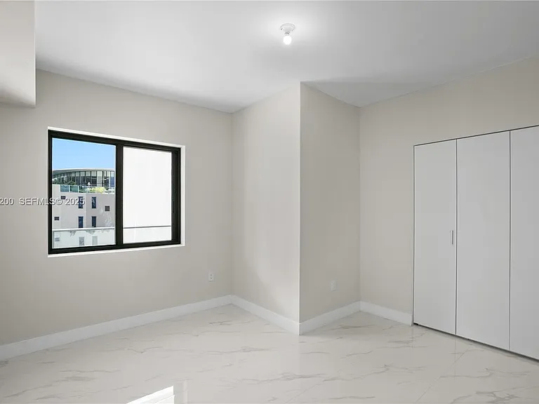 700 NE 24th St #602 — Photo 11
