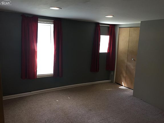 5th image of 319 Park St