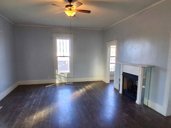 3rd image of 307 E Lowery St