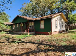 608 Us Highway 87 E, Stockdale, TX 78160