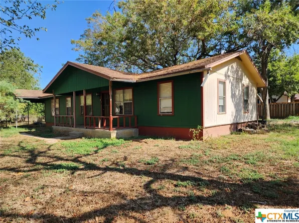 608 Us Highway 87 E, Stockdale, TX 78160