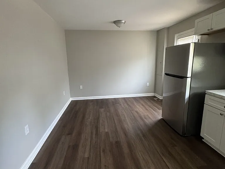 1754 Meadowbrook Ter #B — Photo 3