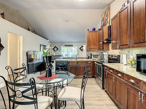 5th image of 170R Kelly Cir