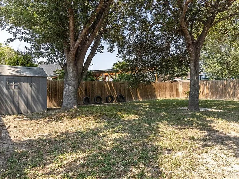 2203 E Coma Ave — Photo 25